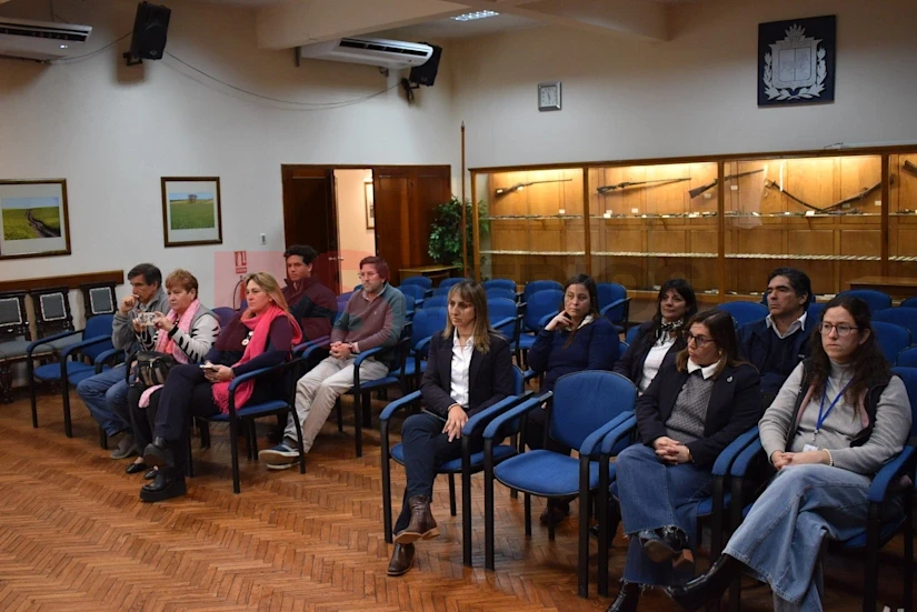 Docente de talleres de escultura de Soriano ganó el primer premio en un certamen internacional en Argentina