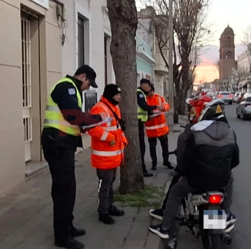 Dos operativos policiales en Dolores dejaron 20 vehículos fiscalizados y dos infracciones