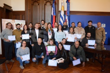 Entregan certificados del curso de conservación de colecciones arqueológicas en Colonia