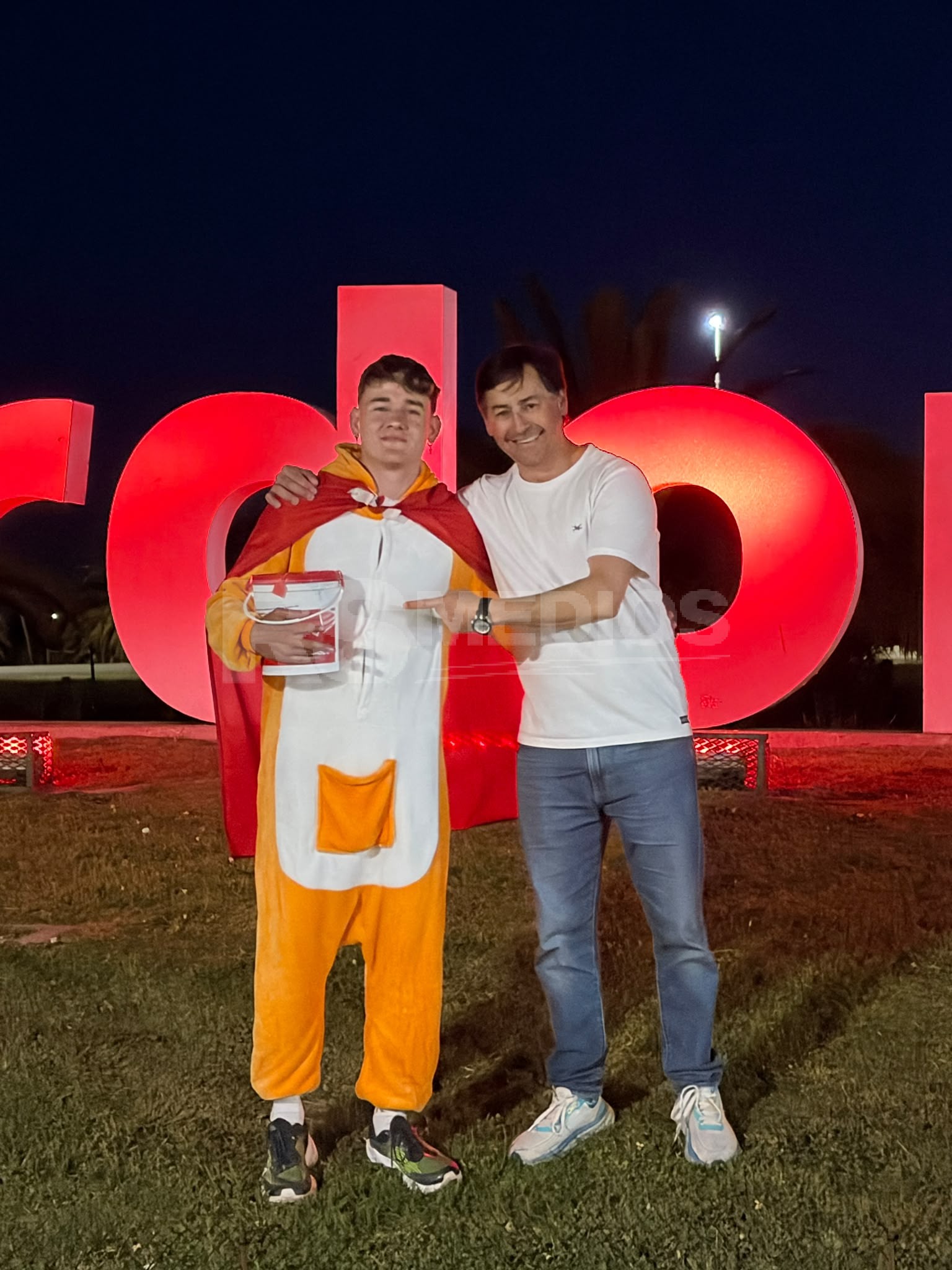 Leo Cerviño recorre 310 kilómetros a pie a beneficio de Teletón y pasa por Cardona