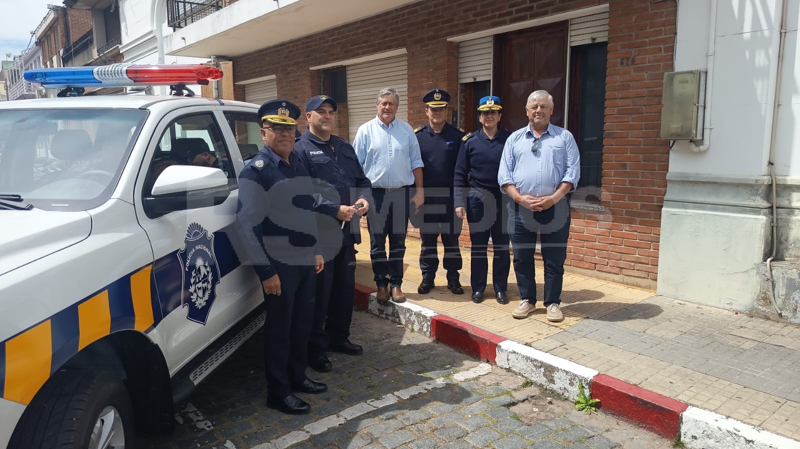 Besozzi entregó tres camionetas a la Policía de Soriano y avanzó en el proyecto futbolístico Soriano 2030
