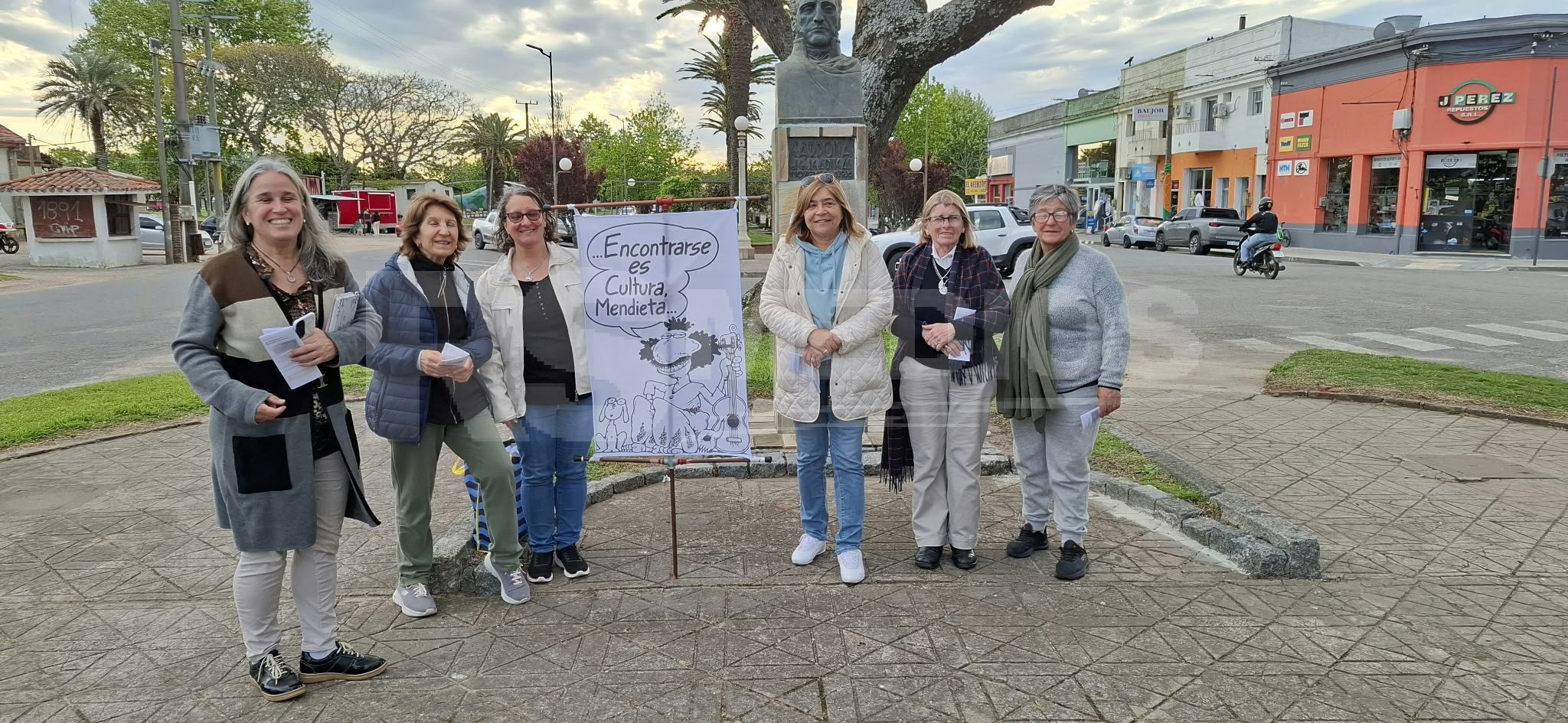 Cardona inició un paseo histórico por el patrimonio de su Manzana N°1 — imagen 2