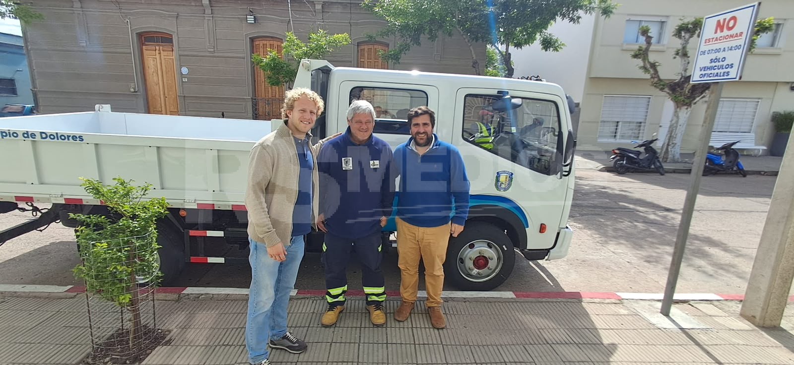 Soriano entrega dos camiones 0 km a los municipios de Palmitas y Dolores