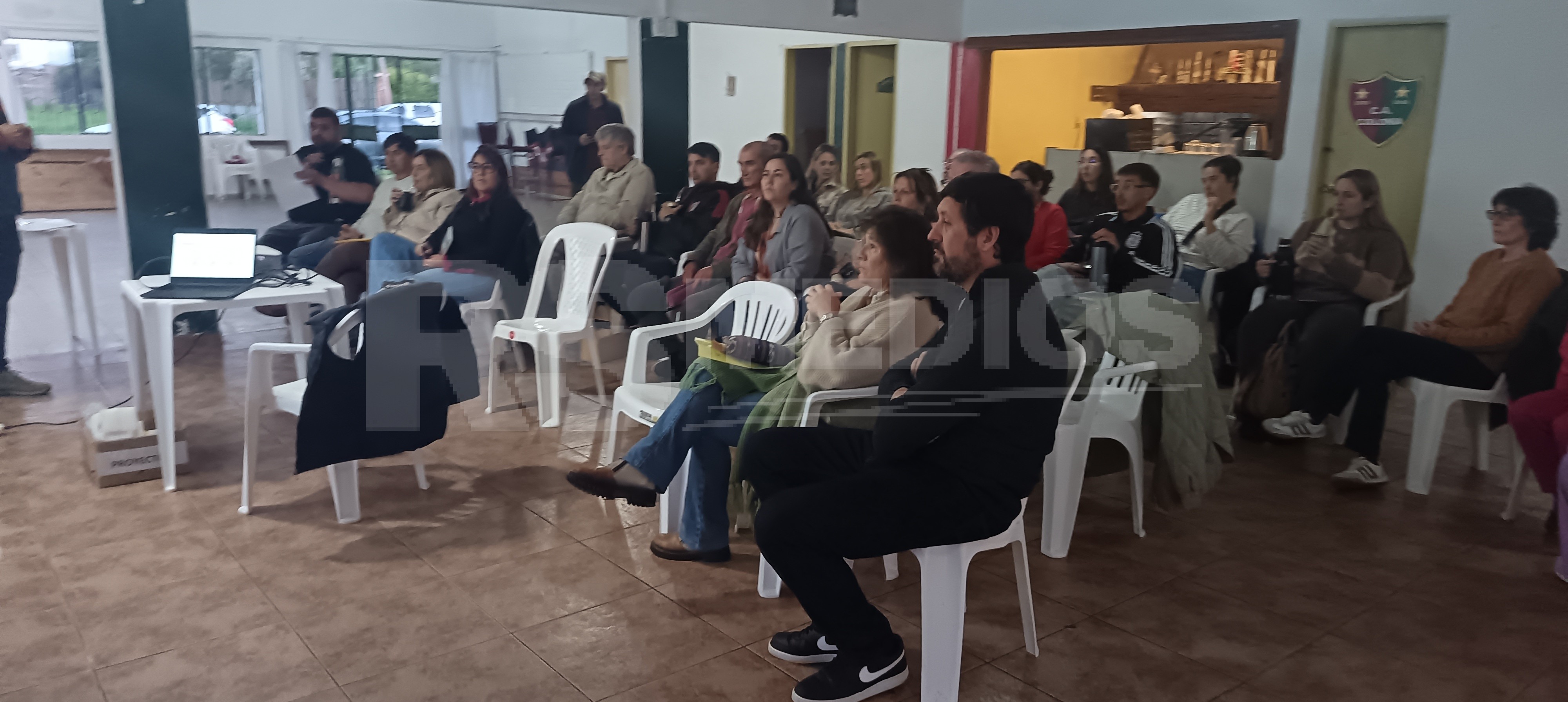 Taller sobre cuidados comunitarios reúne a autoridades y clubes en Florencio Sánchez